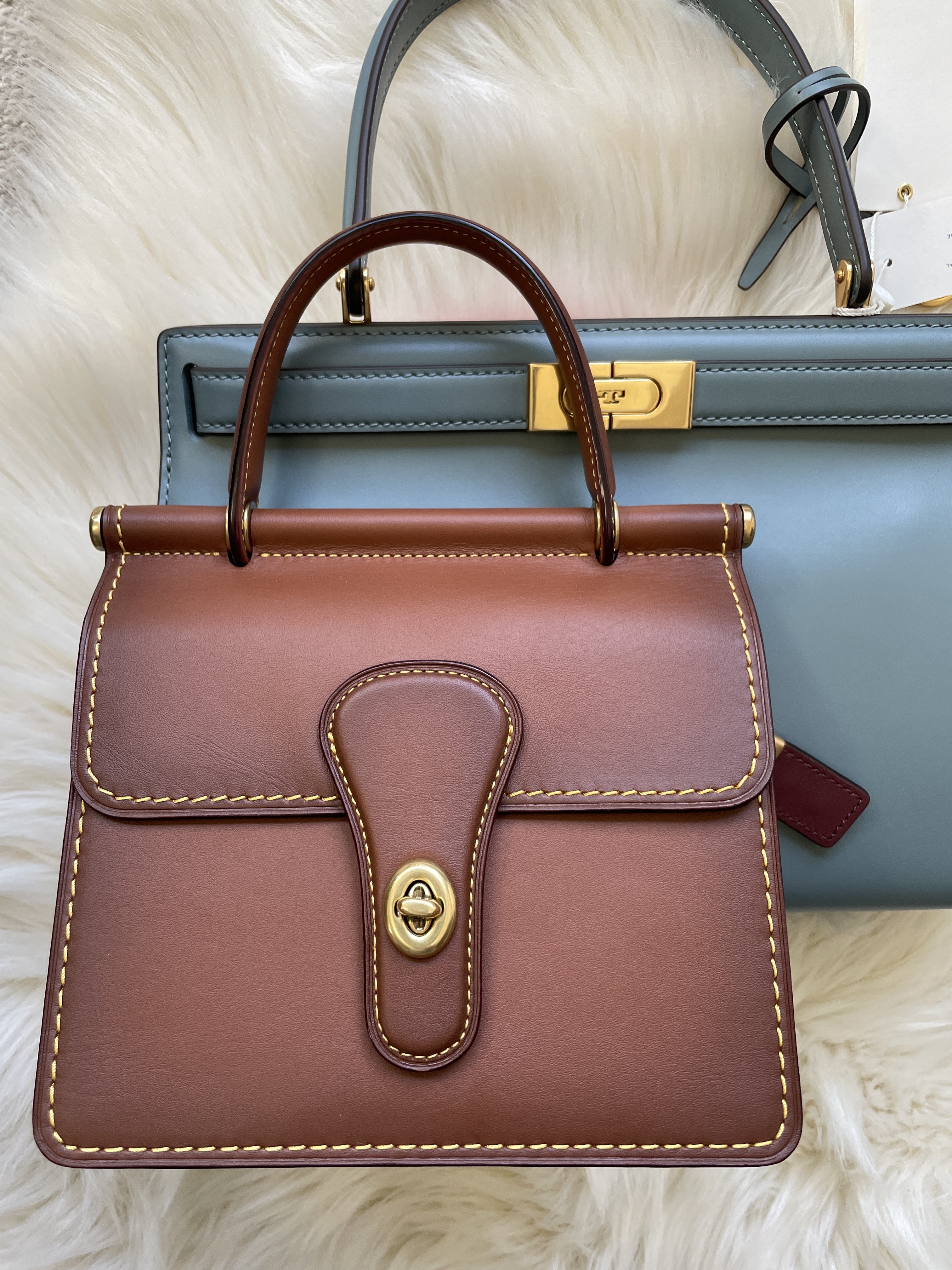 Review: Tory Burch Small Lee Radziwill Leather Bag - Elle Blogs