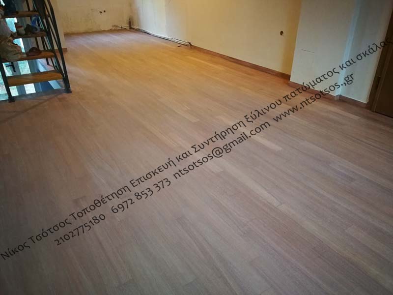 Αλλαγή χρώματος σε ιρόκο ξύλινο πάτωμα δίνοντας του φυσική απόχρωση
