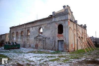 שרידים של בית הכנסת בעיירה ז'יכלין בפולין
