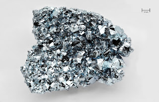 CVT yöntemiyle elde edilen Osmiyum kristali