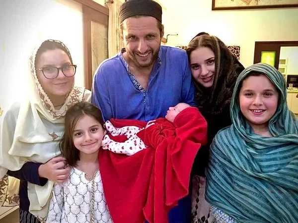 Shahid Afridi, father of four daughters, announces news of birth of 5th baby girl – See pic, Islamabad, News, Cricket, Sports, Child, Birth, Twitter, Family, Marriage, World