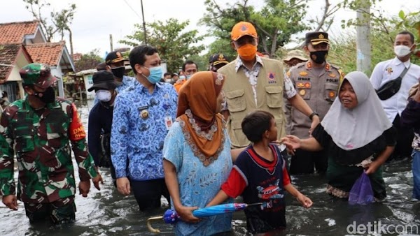 Jawa Tengah Dilanda Banjir, Ganjar: Salahkan Gubernur