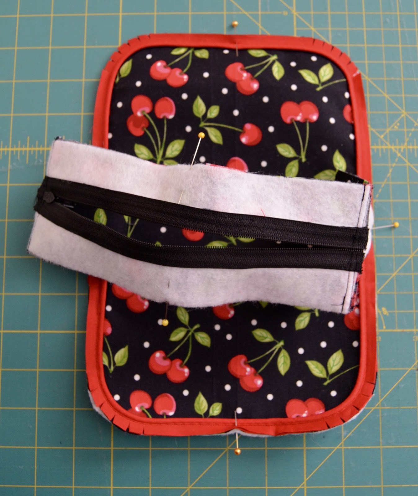 Roonie Ranching Piped Zipper Pouch Sewing Tutorial
