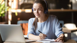 12 Keuntungan Kuliah Online yang Bisa Kamu Nikmati 12 Keuntungan Kuliah Online yang Bisa Kamu Nikmati
