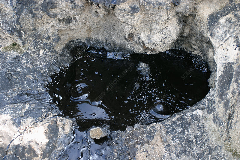 Утечки из нефтепроводов. Битуминозные пески. Разлив нефти тюменская область. Нефтяная скважина в разрезе. Как выглядит нефть под землей.