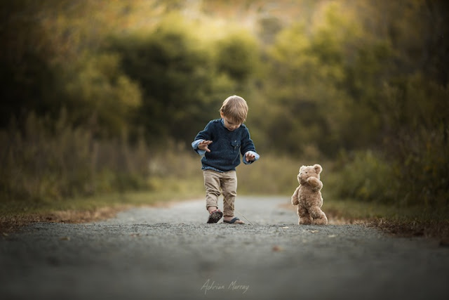 A inseparável amizade dos filhos de A inseparável amizade de crianças com seu urso Ted por Adrian Murray com seu urso Ted A inseparável amizade dos filhos de A inseparável amizade de crianças com seu urso Ted por Adrian Murray com seu urso Ted