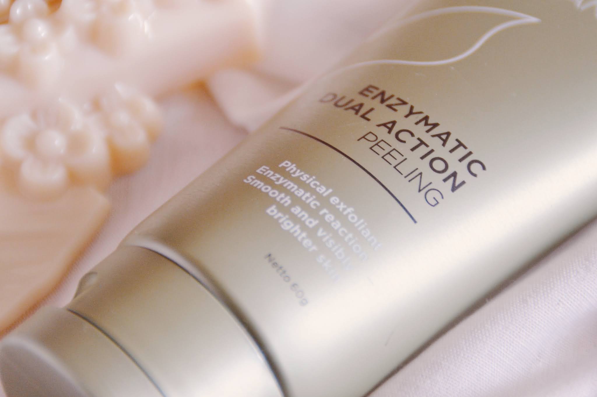 Rekomendasi Physical Exfoliant Mineral Botanica Enzymatic Dual Action