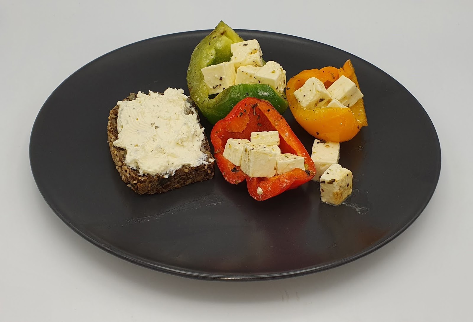 Wessels low carb Welt: Gegrillte Paprika mit Hirtenkäse gefüllt Wessels low carb Welt: Gegrillte Paprika mit Hirtenkäse gefüllt