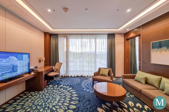 Hilton Clark One-Bedroom Suite with Balcony
