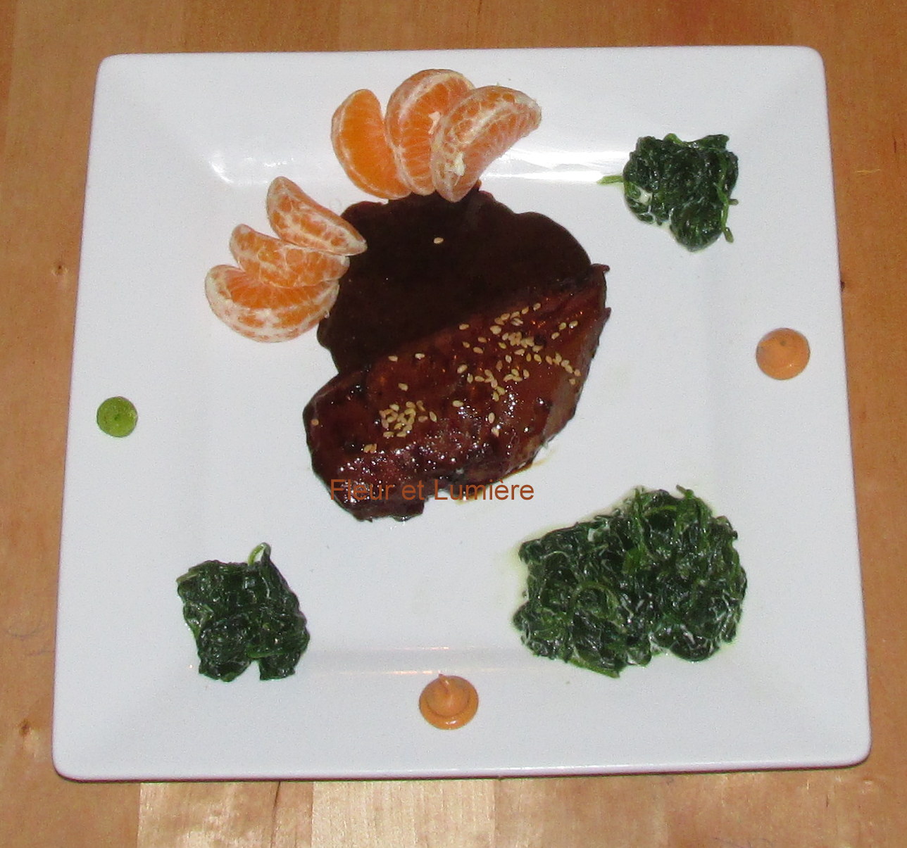 Fleur et Lumière Magret de canard sauce soja et miel, épinard frais à la crème, clémentine
