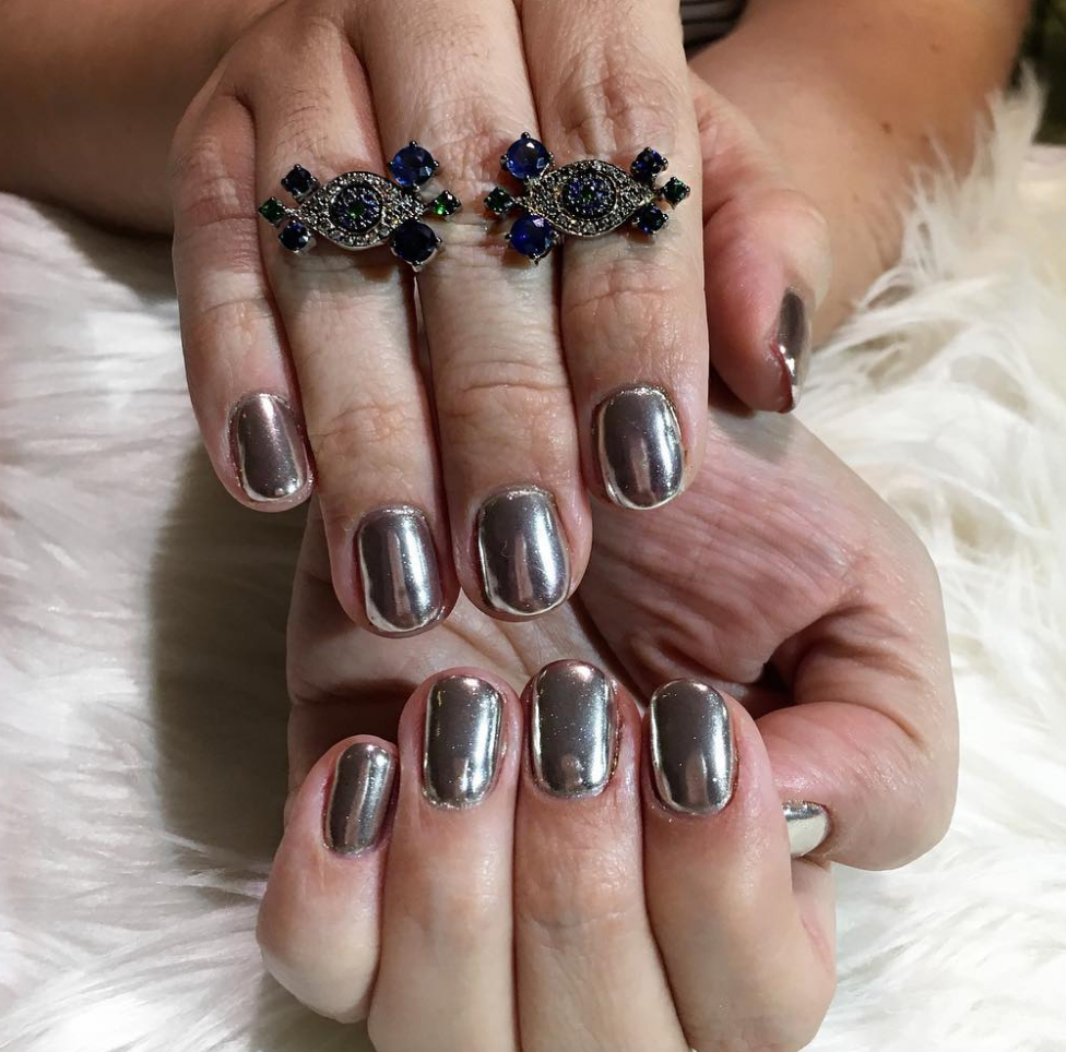 MANICURE MONDAY CHROME NAILS x FAIRY DUST Tamara Altair