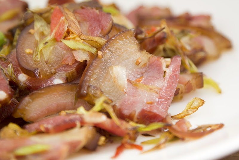 Food Makes Me Happy Stir Fry Cured Meat with Garlic Sprout 蒜苗炒臘肉
