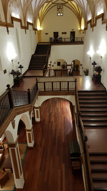 Escalera monumental Hotel Monasterio de Piedra