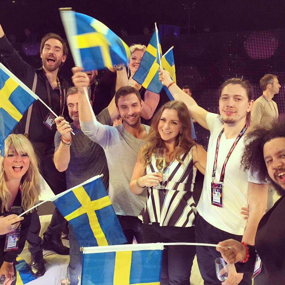 Eurovision 2015 mans zelmerlöw. Сборная швеции по футболу. Сборная швеции по футболу на чм 2014. Монс зелмерлёв евровидение 2015. Mans zelmerlow heroes евровидение.