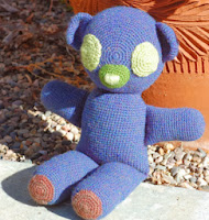 http://translate.googleusercontent.com/translate_c?depth=1&hl=es&rurl=translate.google.es&sl=en&tl=es&u=http://freepatternsbyh.blogspot.com.es/2013/10/ko-balt-blue-zombie-teddy-bear.html&usg=ALkJrhjz2OuRNo7VmTPZZpbDovC-nuCLew