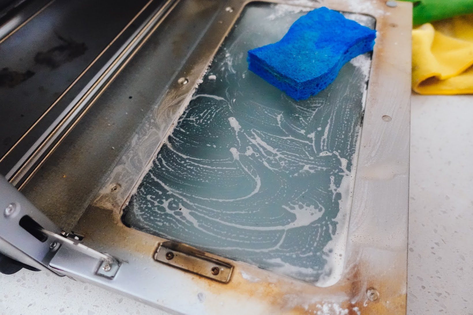 julia caban HOW TO CLEAN YOUR OVEN WITH BAKING SODA & VINEGAR