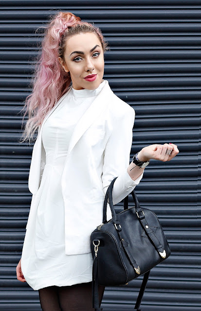 How To Dress Minimalistically In White
