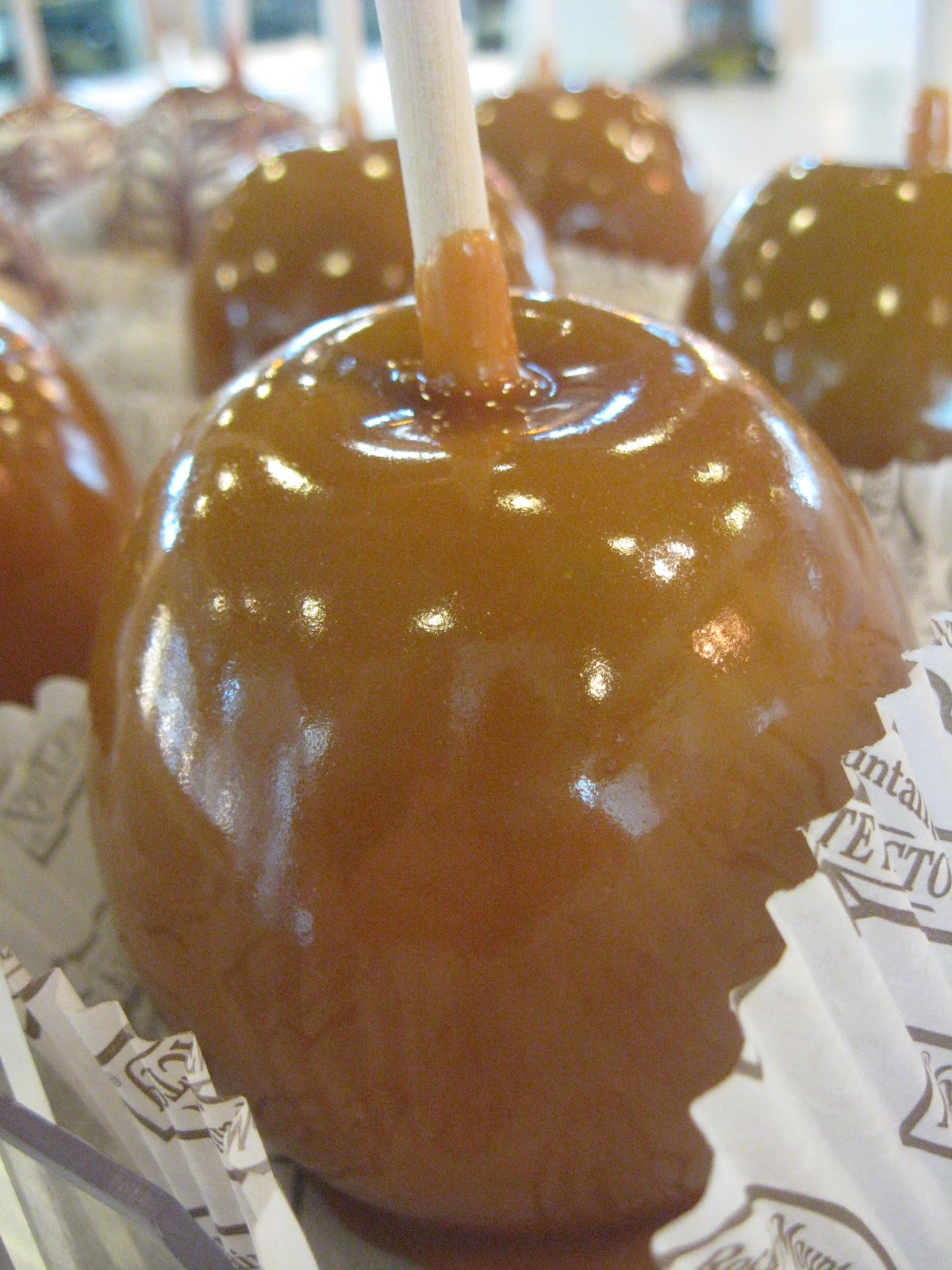 Rocky Mountain Chocolate Factory Caramel Apples