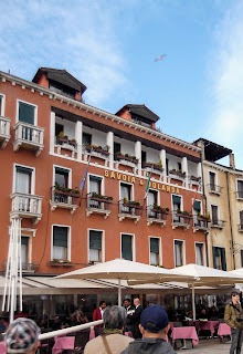 The Hotel Savoia & Locanda occupies a superb position on Riva degli Schiavoni