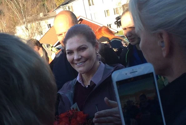 Swedish Crown Princess Victoria in Hälsingland today. Regional Governor, De 5 Stora Organization, students from Järvsö School and local people