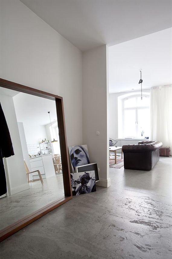 Decor trend: Floor mirrors | Image by Patric Johansson via Scandinavian Deko.