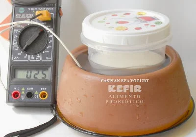 Técnica do pote de barro para resfriamento e manutenção da temperatura estabilizada para fermentação de iogurte Cáspio.