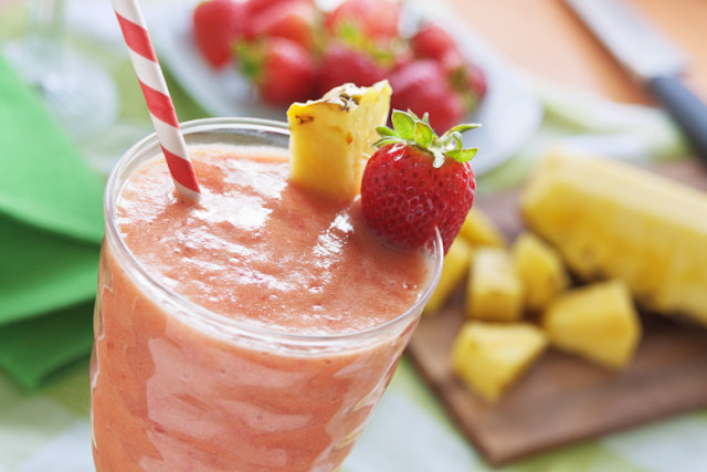 Strawberry Pineapple Smoothie #healthy #drink