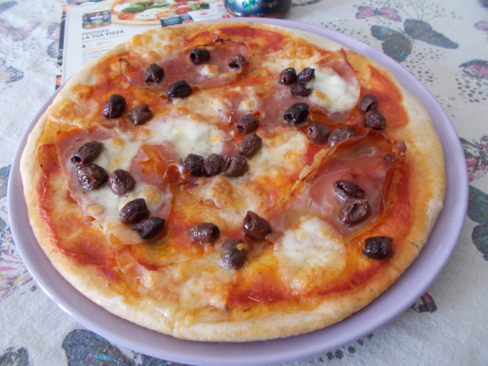 Il Blog di Manu Pizza margherita con prosciutto crudo e olive taggiasche
