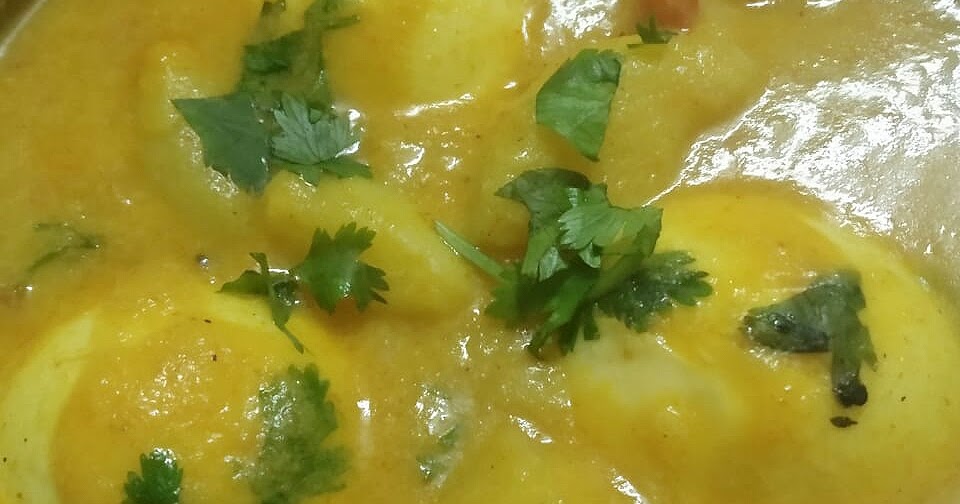 Potato egg kurma / urulaikilangu muttai kurma