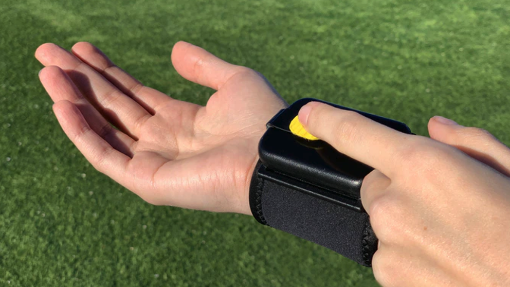 Inventan Un Dispensador De Gel Hidroalcoholico Inspirado En Spiderman Y Su Lanzatelaranas