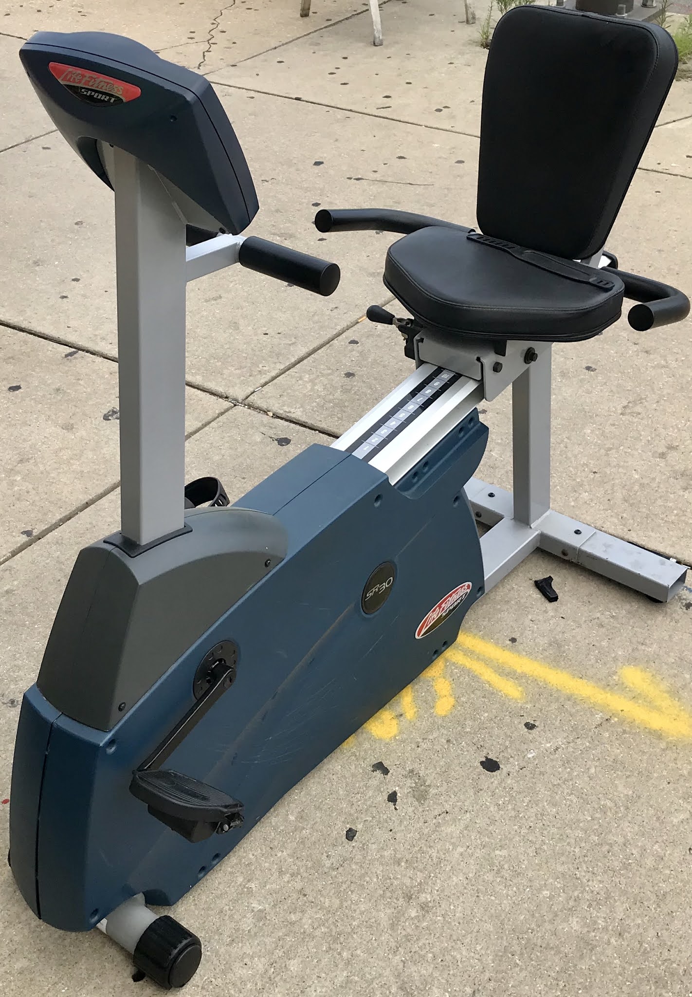 Uhuru Furniture & Collectibles REDUCED 474311 Life Fitness Sport SR30