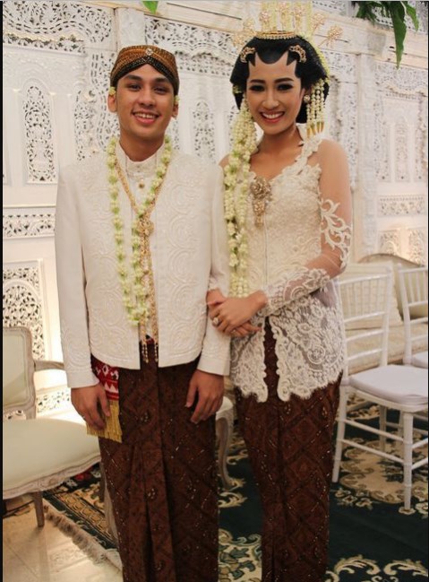 18 Model dan Nama Baju / Pakaian Adat Jawa Timur, Jawa Barat, Kota