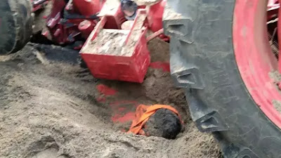 MANDLA : रेत से भरा ट्रैक्टर पलटा मौके में एक की मौत