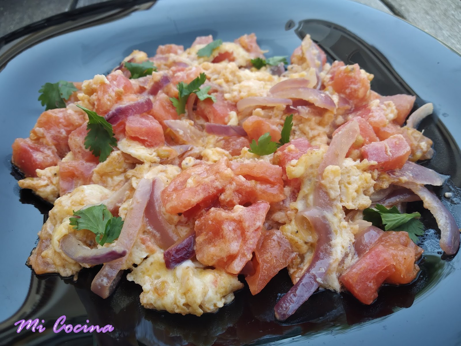 EKOORI (HUEVOS REVUELTOS CON ESPECIAS AL ESTILO HINDÚ)