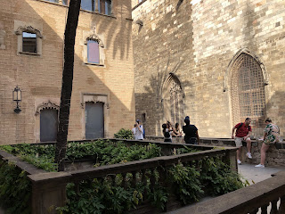 迷路の小路が美しいバルセロナ旧市街を散策〜Barri Gòtic /ゴシック地区〜