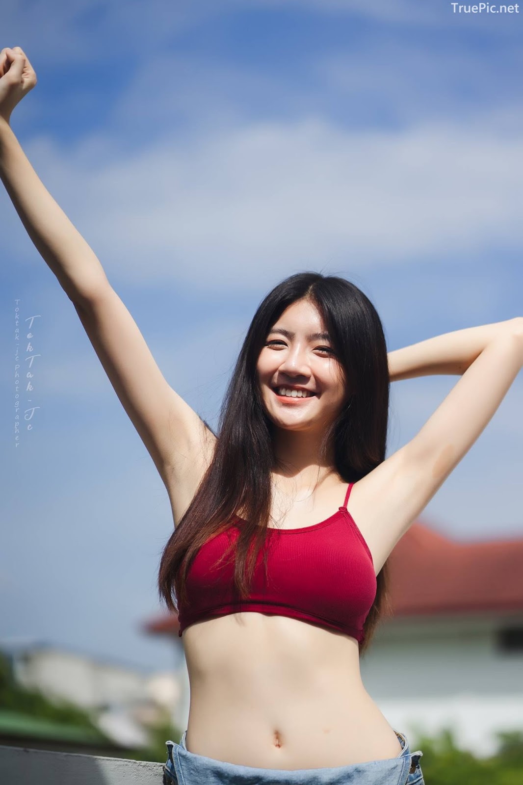Thailand angel model Sasi Ngiunwan - Red plum bra and jean on a beautiful day - Picture 15