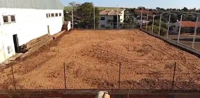 Roncador: Olha que beleza! Quadra de Futebol de Areia e Vôlei de Areia em fase de finalização...