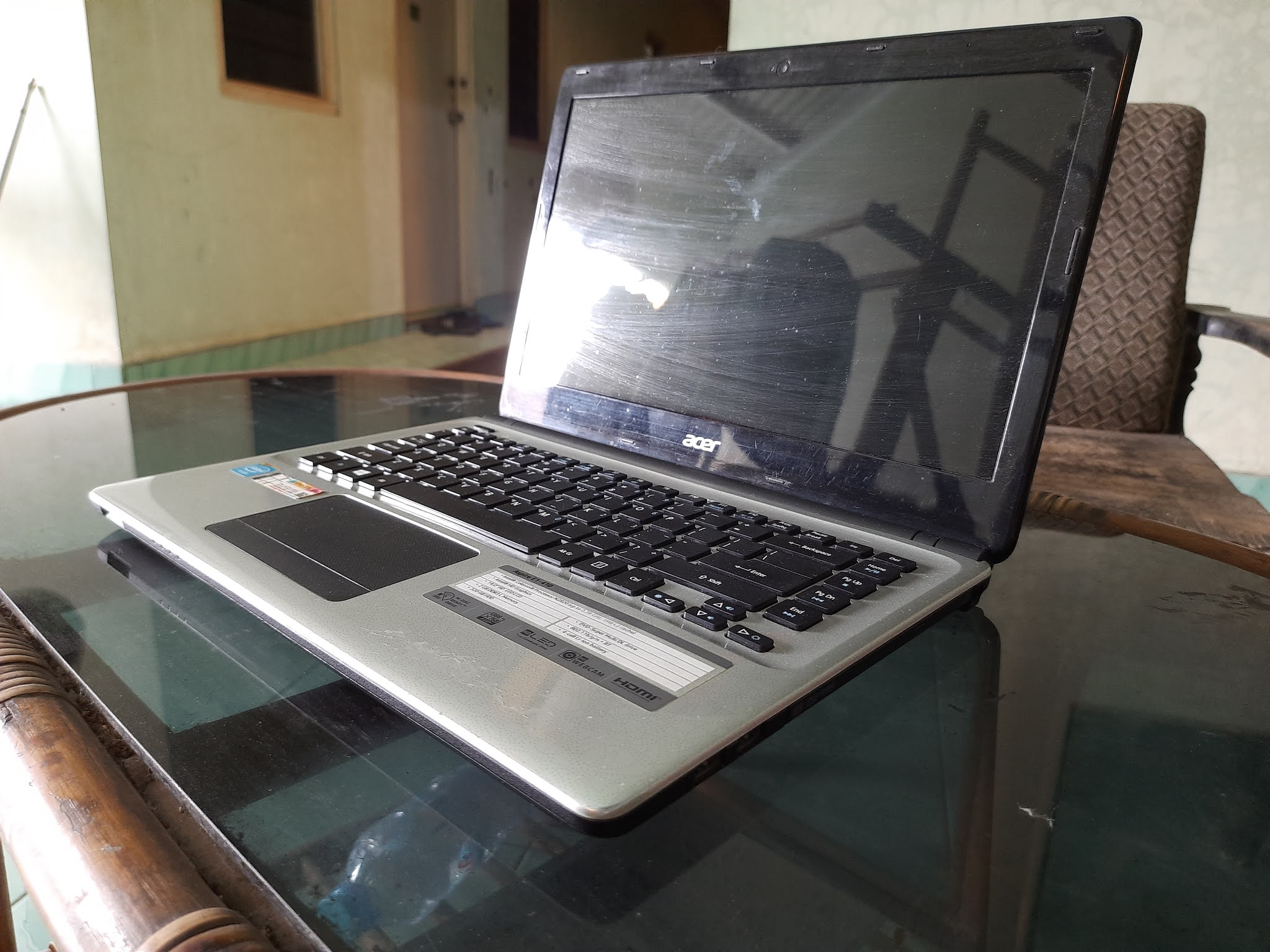 Beli Komputer Bekas Surabaya: Membeli Laptop TV Komputer dan AC Segala