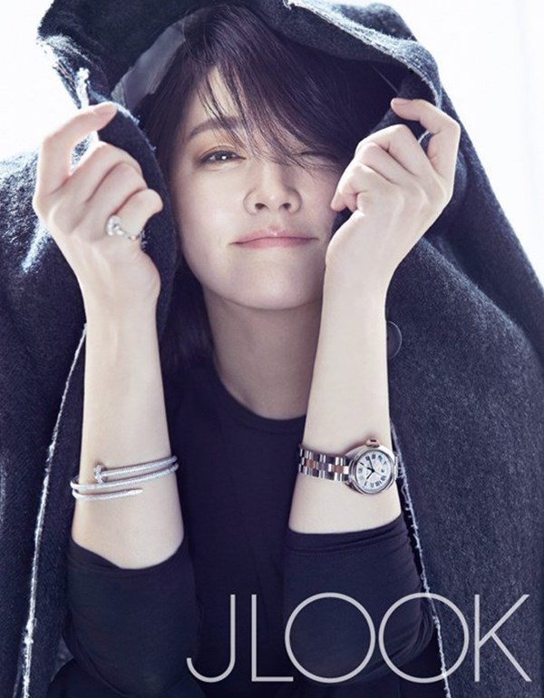 Lee Young Ae Show Off Chic Short Hairstyle on JLook