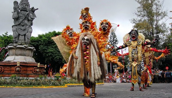 Wajah Kota Denpasar dalam 1000 Topeng