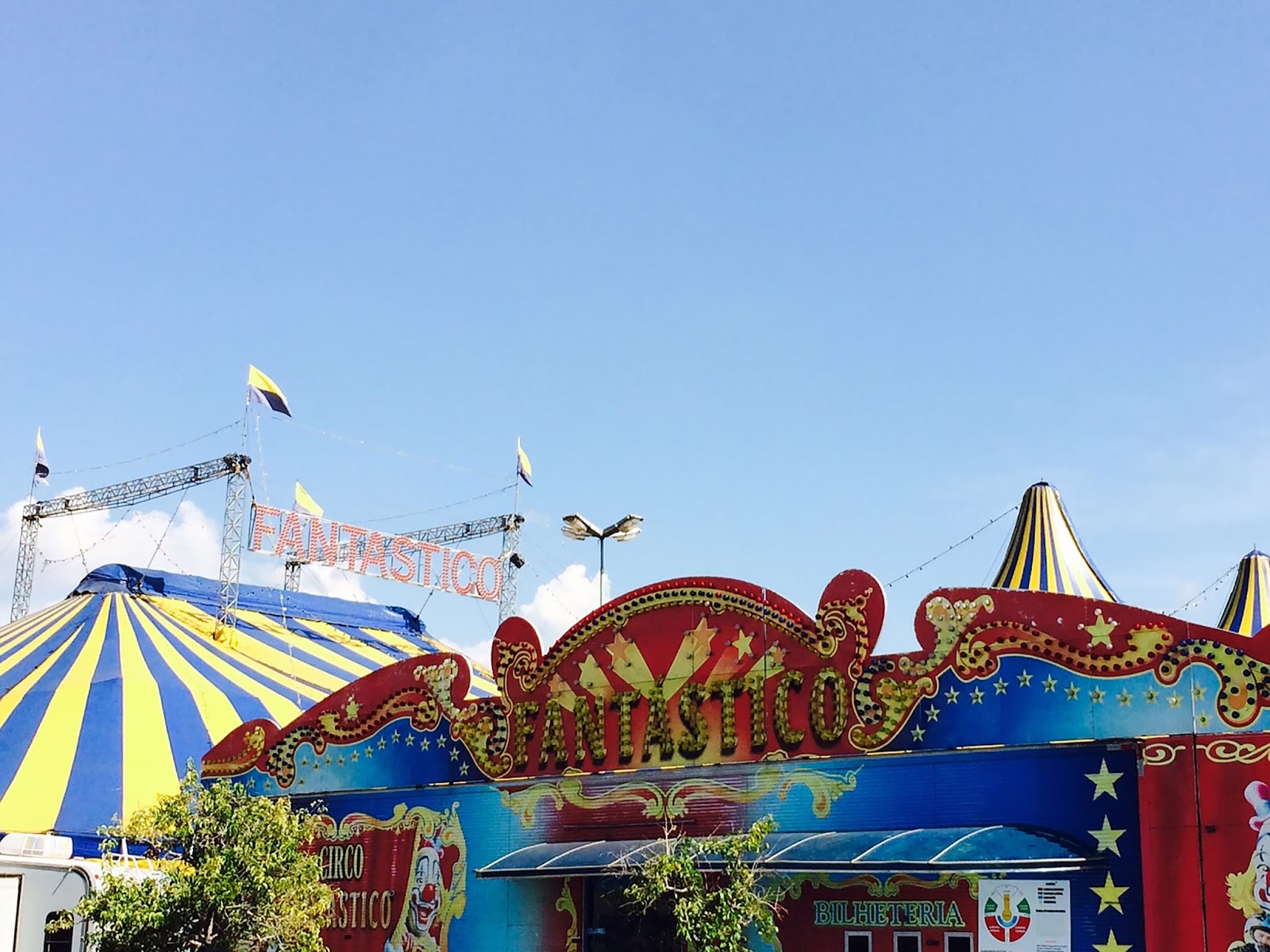 CIRCO FANTÁSTICO ESTREIA NO ESTACIONAMENTO DO TIVOLI SHOPPING Panorama de Negócios