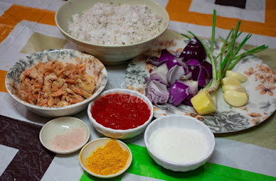 Bahan serunding udang untuk dijadikan inti pulut panggang, dengan bahan utamanya udang kering, bawang merah, dan kelapa parut disamping garam dan lada