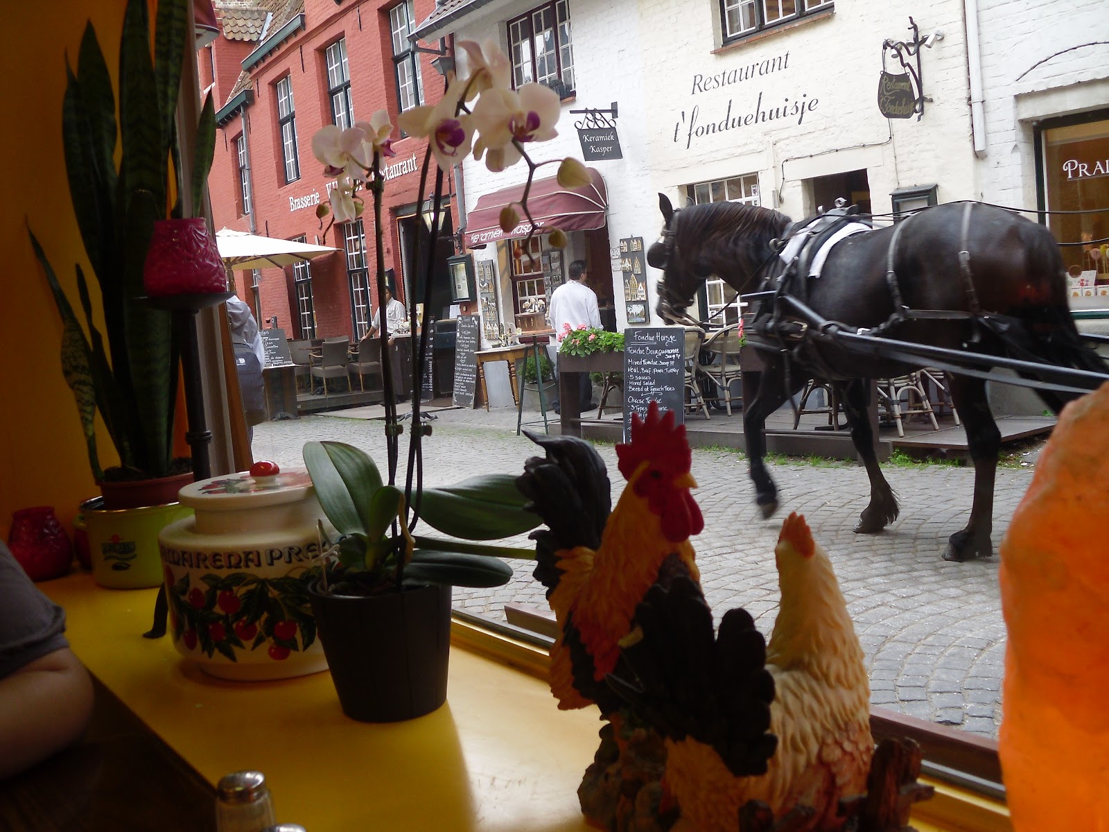 Hülya�nın Valizi ÇİKOLATA KOKULU SOKAKLAR BRUGGE