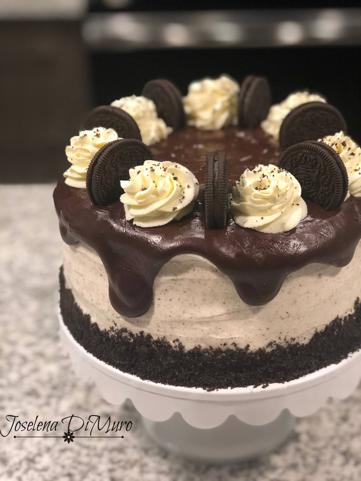 Featured image of post Decoracion De Tortas Con Crema Chantilly Y Chocolate Decoracion de torta para principiantes decoracion de torta facil y sencilla