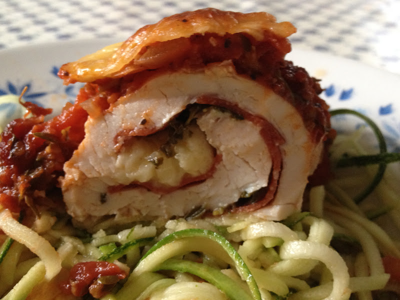 Hiidenuhman keittiössä Pepperonibroileria marinarakastikkeessa