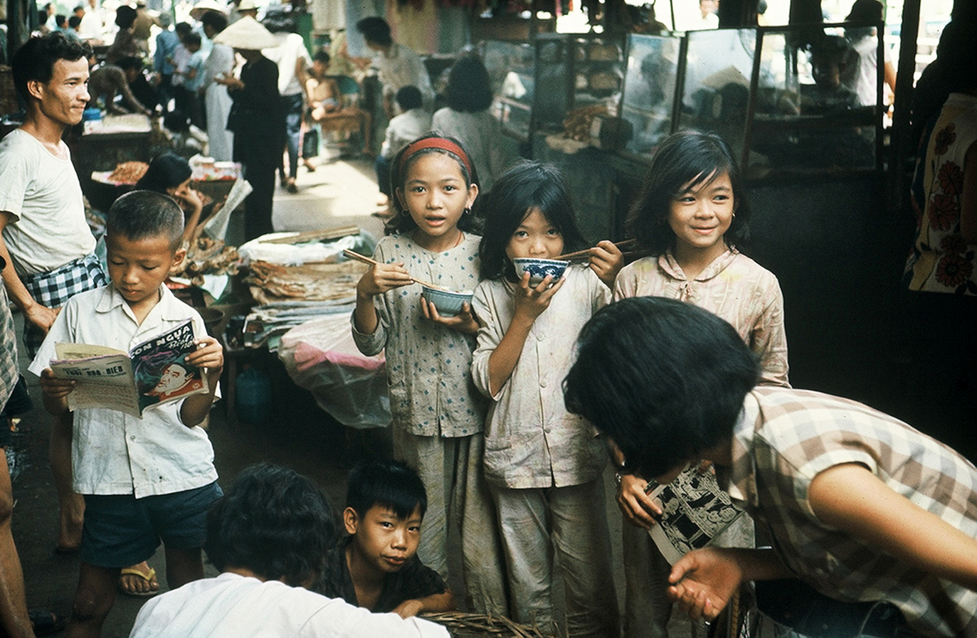 Nụ cười còn mãi theo thời gian của trẻ em miền Nam Việt Nam Nụ cười còn mãi theo thời gian của trẻ em miền Nam Việt Nam