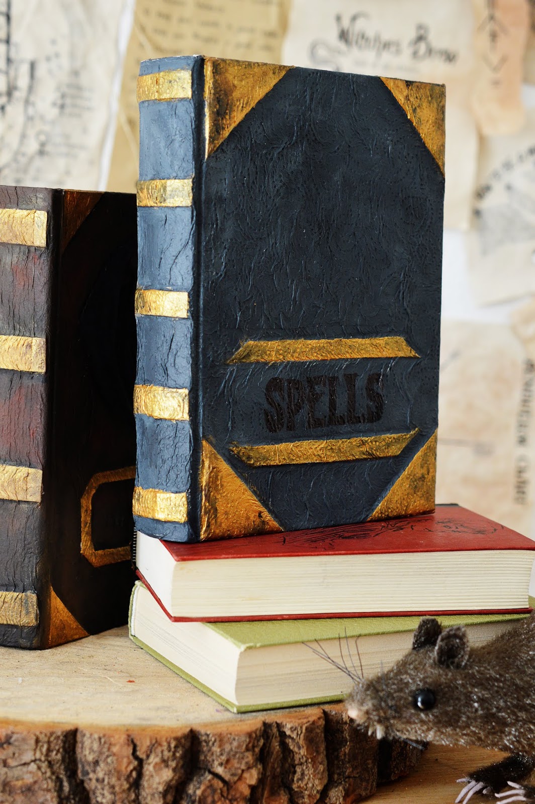 Wicked Halloween Prop DIY Papiermâché Spell Book Motte