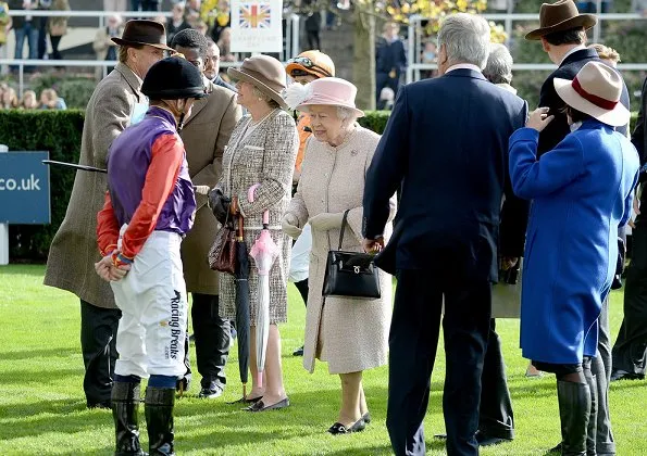 Queen Elizabeth II attended The Qipco British Champions Day at Ascot Racecourse in Ascot. Style od Eizabeth