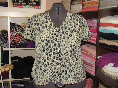 Simplicity 7176 Top Leopard Print Version 1 www.sewplus.blogspot.com