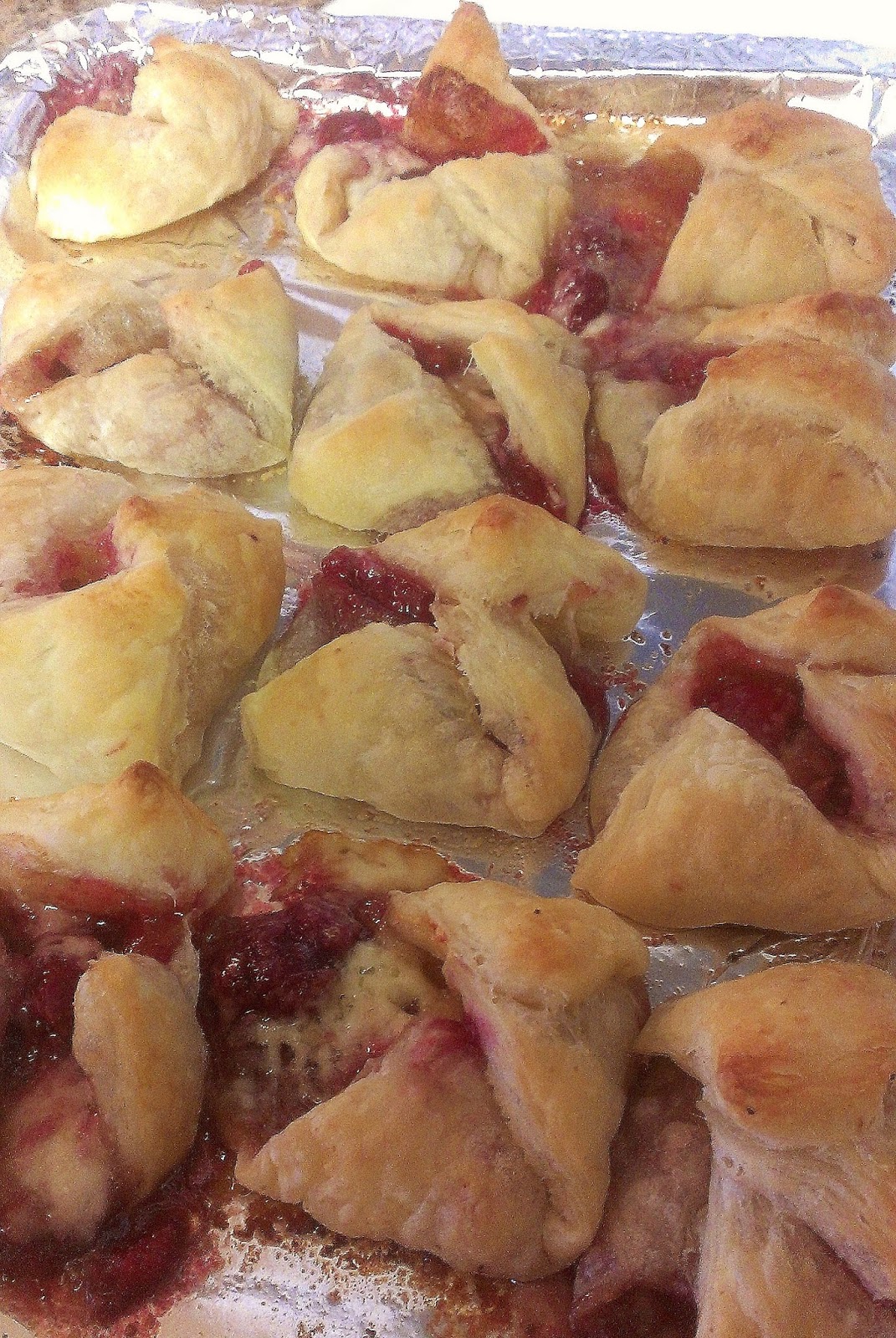 The Hungry Hood Baked Raspberry Brie Bites